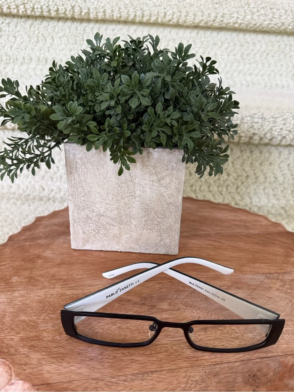 Pablo Zanetti Black Rectangular Eyeglasses.  👓